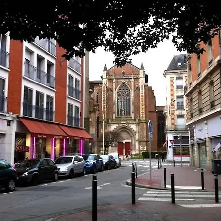 Hyper-centre Historique Avec Possibilité De Réservation Parking *